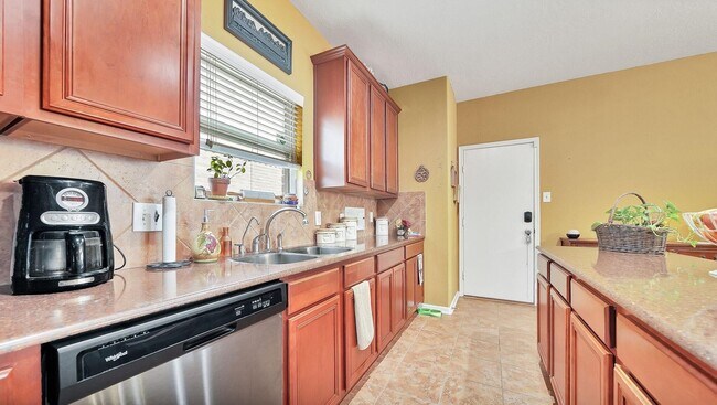 Building Photo - 692 Casual Ln