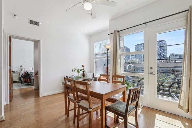 Building Photo - 711 W 26th St
