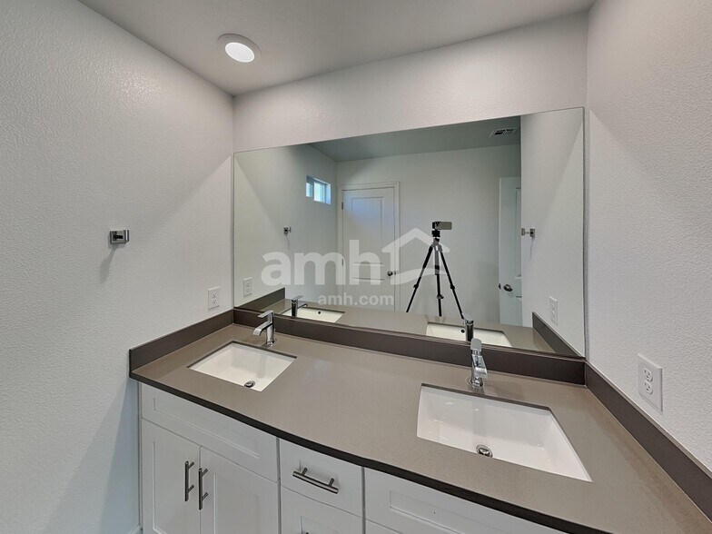 Building Photo - 290 Austin Bellerose Pl