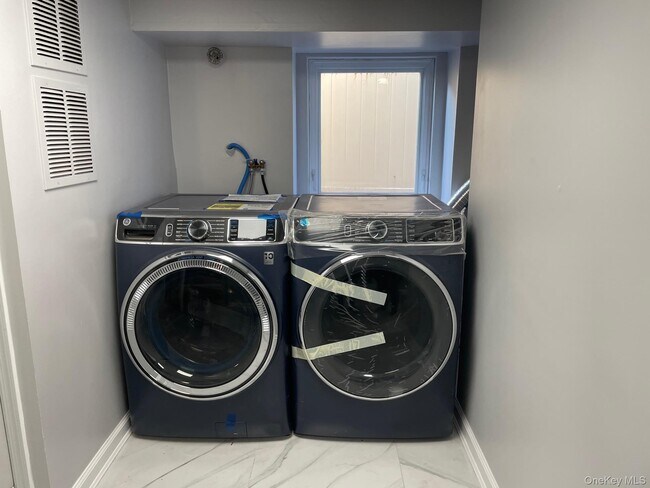 Building Photo - 45 W Penn St