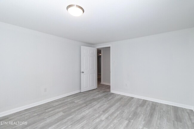 Building Photo - 770 Mahoney Rd