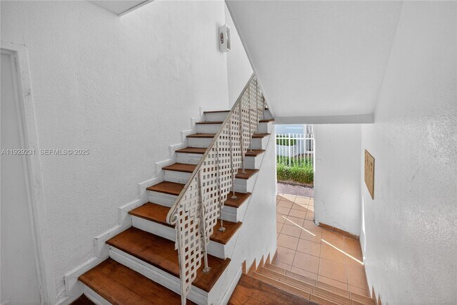 Building Photo - 1220 Marseille Dr