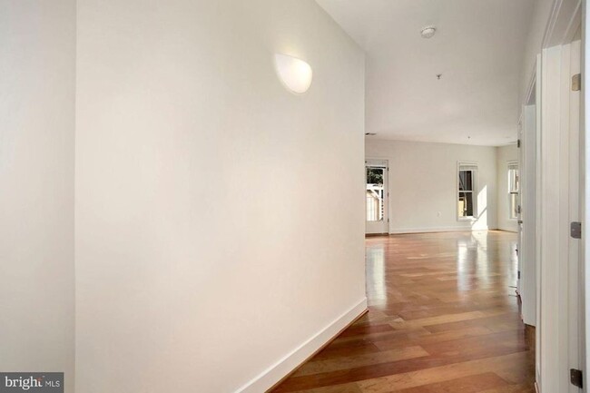 Building Photo - Spacious + Bright 2 Bedroom w/ Parking and...