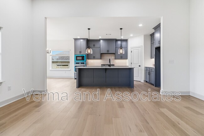 Building Photo - 920 Trestle Ln