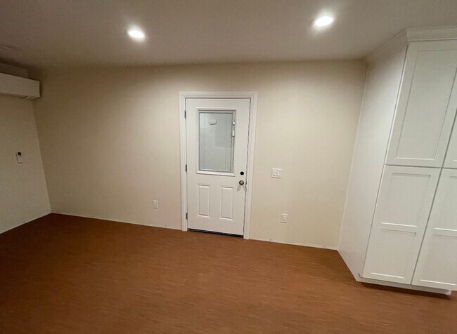 Building Photo - 1113 Riedel Ave