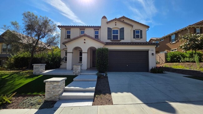 Building Photo - MOVE-IN READY 5+4 in Simi w/mountain views...