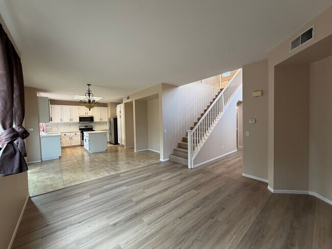 Building Photo - Move in special! Move in by 3/1 and get $300 off your first months rent! - Move-In Ready 3 bedroo...