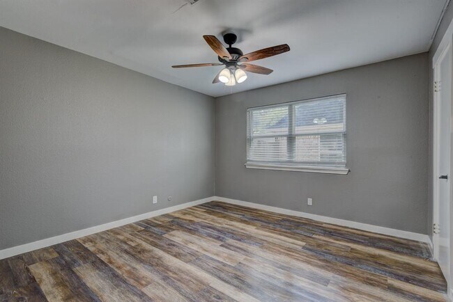 Building Photo - 17506 Rustington Dr