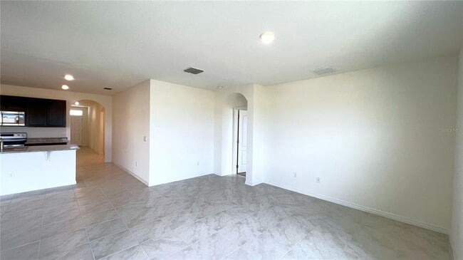 Building Photo - 487 Lily Ln