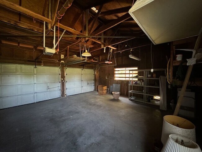 Building Photo - Beautiful 3 Bedroom, 1.5 Bath Home Available Soon!