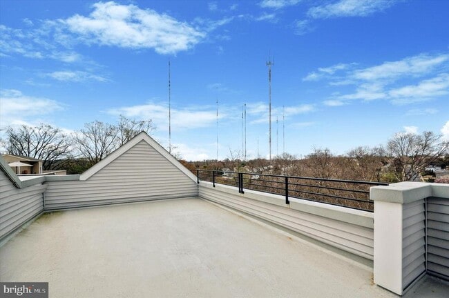 Building Photo - 6715 Cinnaminson Ct