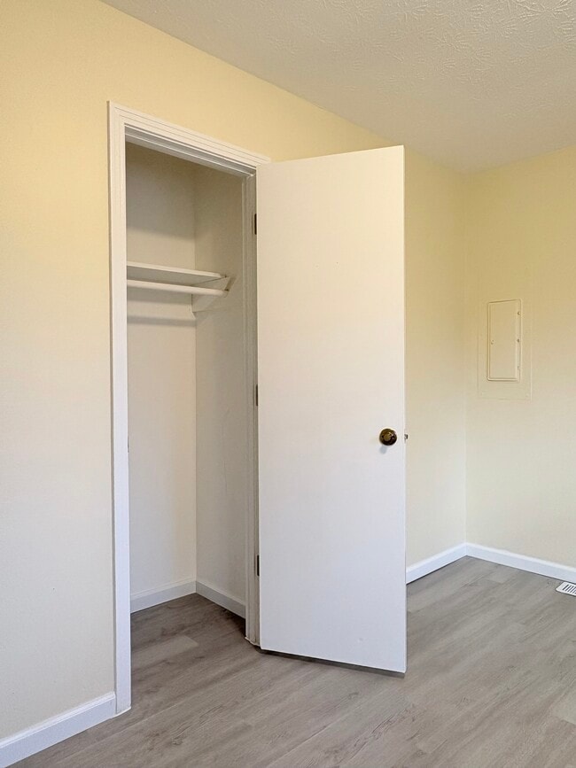 Building Photo - 1232 N Sunrise Dr