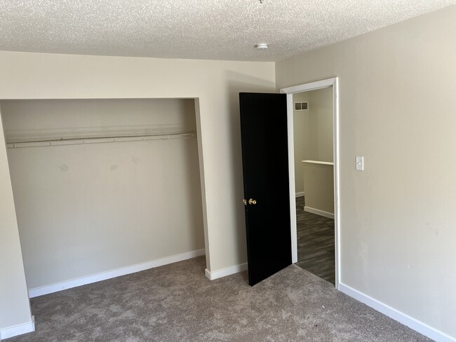 Building Photo - 1017 Westward Trails Dr