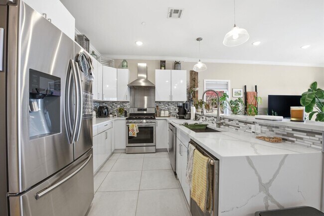 Building Photo - 936 Pavonia Ave