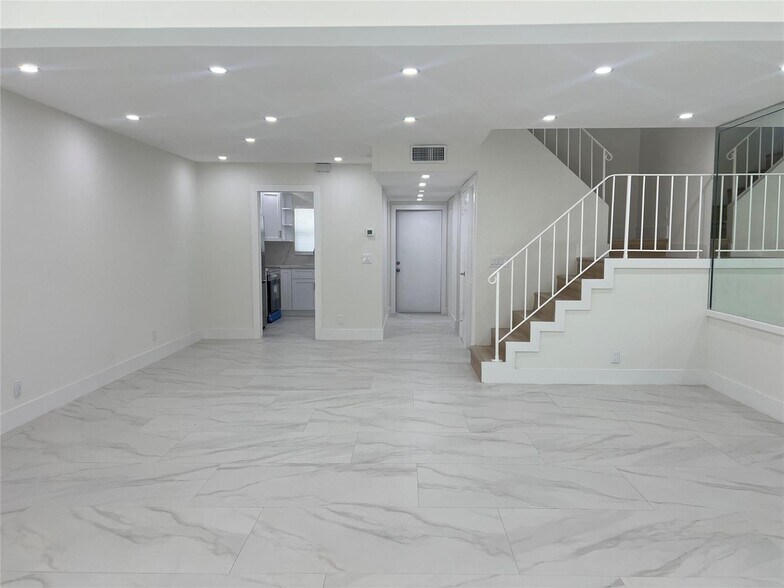 Building Photo - 2801 N 34th Ave
