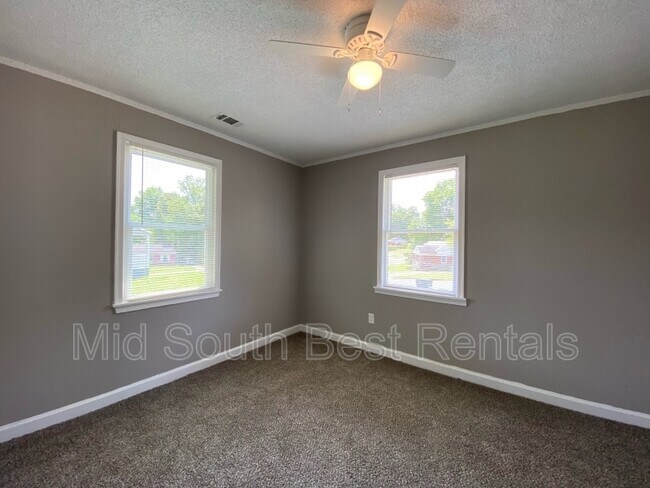 Building Photo - 2536 Dwight Cove