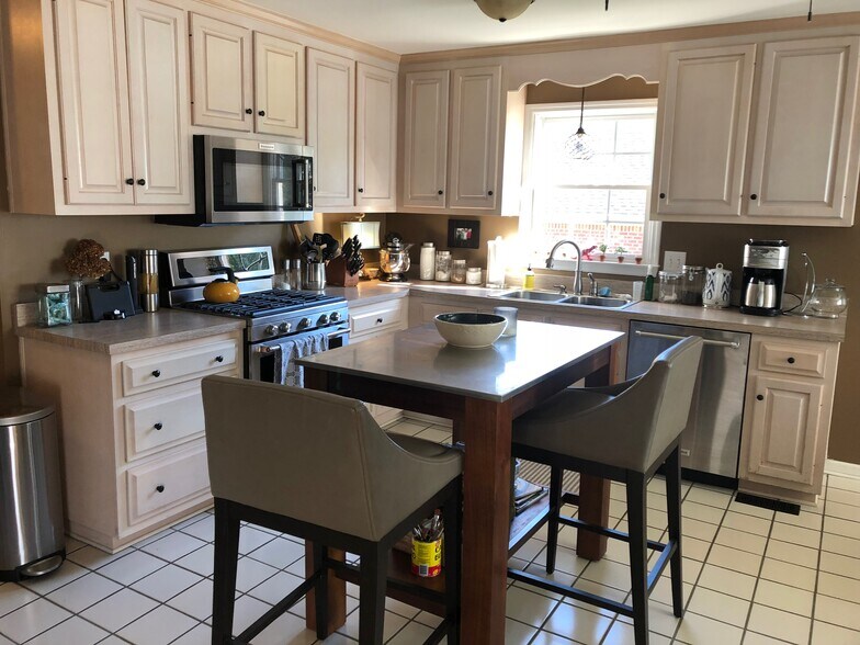 Kitchen - 415 St. Ives Trace
