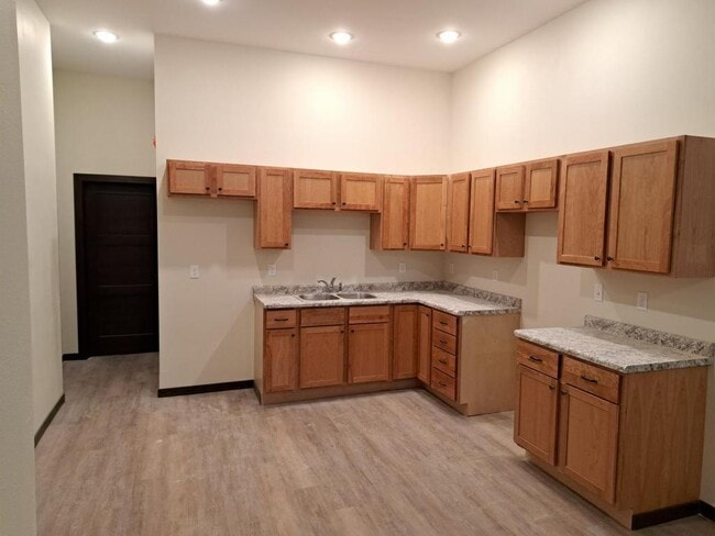 Building Photo - 12 Minnesota Ave E