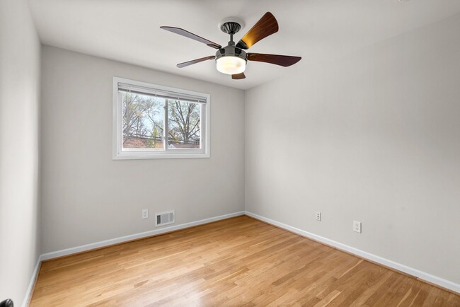 Building Photo - 3 Bed 3 Bath - Silver Spring Split Level -...