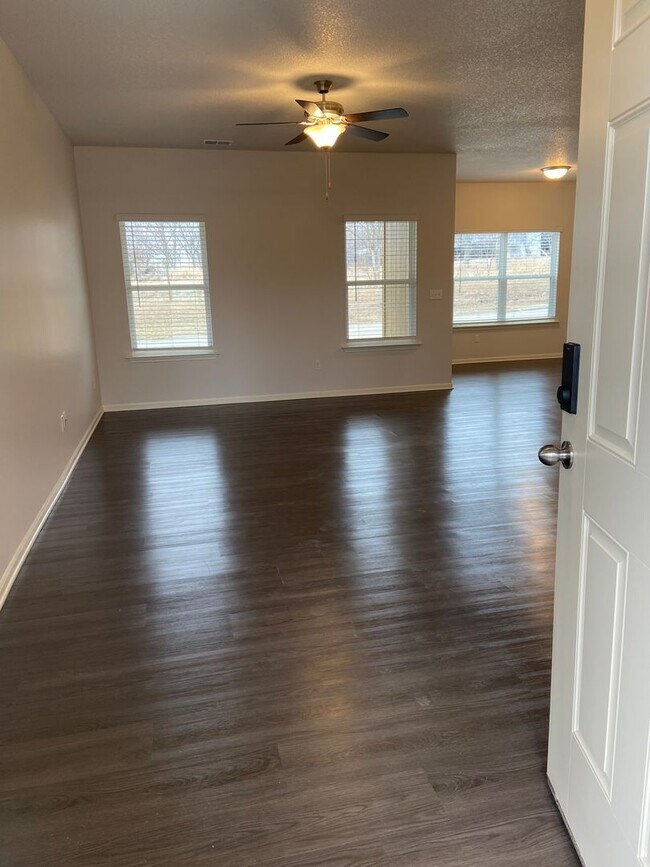 Building Photo - NOW PRELEASING!  Three Bedroom | Two and a Half Bath Home in Spring Hill