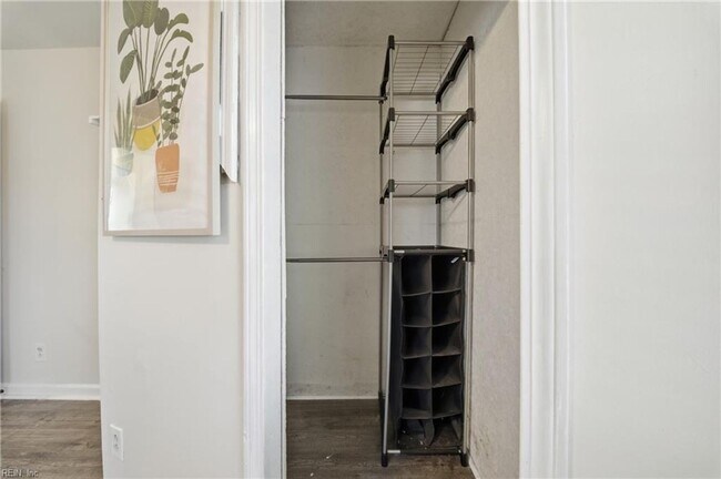 Building Photo - Charming 2 Bed, 2 Bath Home on Spacious Lot