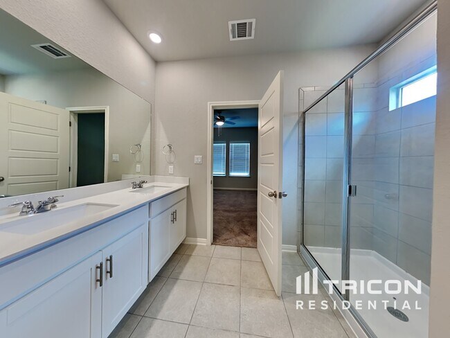 Building Photo - 13611 Emerson Way Saint Hedwig TX