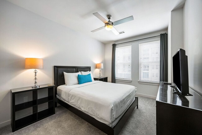 Building Photo - 1270 Spring St NW