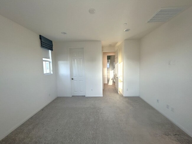 Building Photo - PADDOCK AVE CHINO 91708 (4 BED / 3 BATH)