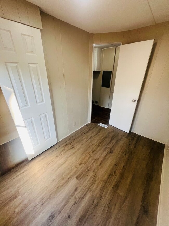 Building Photo - Charming 3-Bedroom – Water Included!
