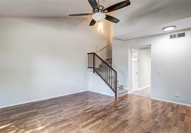 Building Photo - 901 E Village Ln