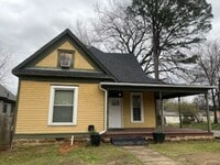 Building Photo - Spacious 5 Bed Home-Freshly Painted, New Roof, Stainless Steel Appliances, located on a Corner Lo...