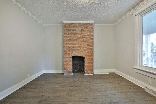 Building Photo - 628 E Whittier St