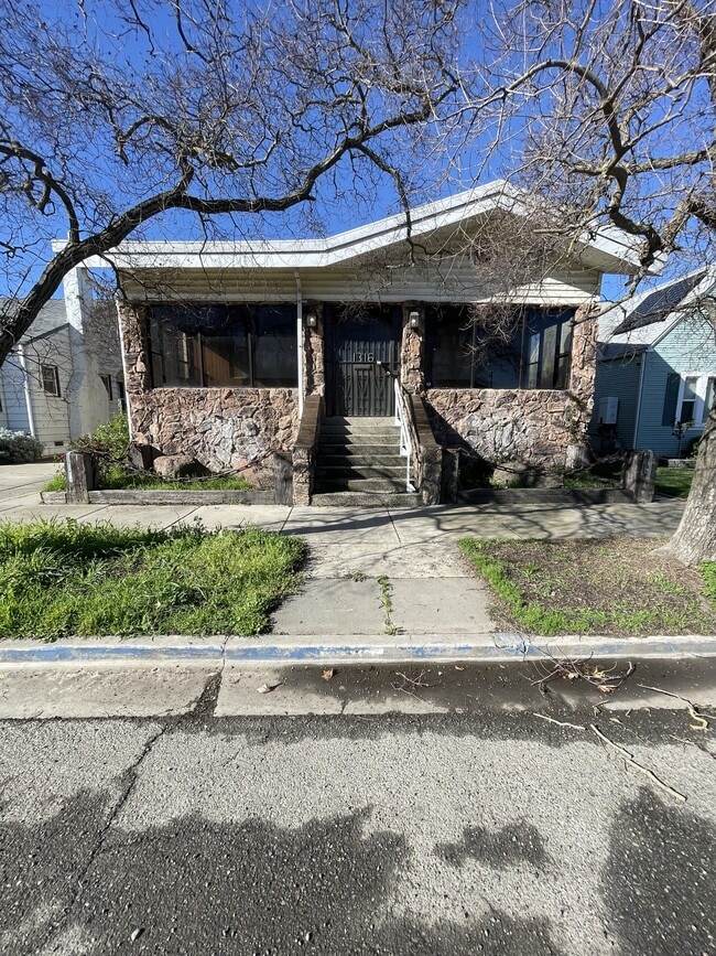 Building Photo - 1316 H St