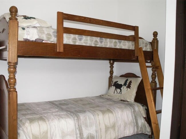 Building Photo - 203 E. Meadow Mile - 12-10