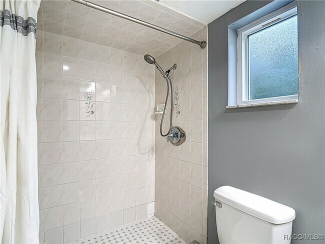 Building Photo - 884 W Massachusetts St