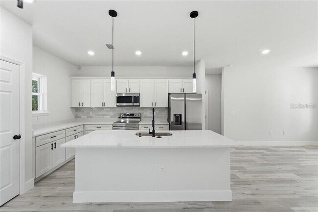 Building Photo - 3286 W Crandon Dr