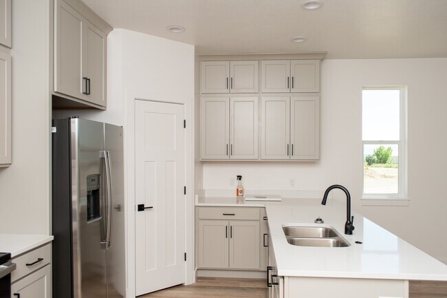 Building Photo - 864 S 340 E