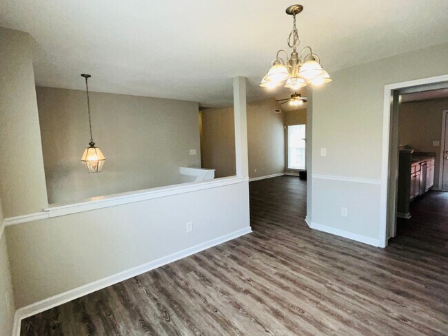 Building Photo - Northgate district! 4 bed/2.5 full bath, newly renovated, large lot, approx 2500 sqft, 2 car gara...
