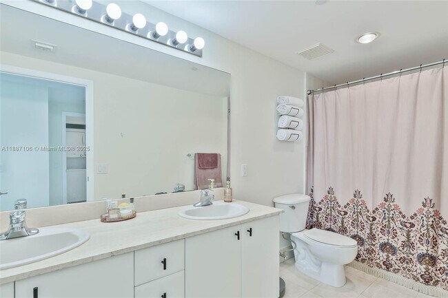 Building Photo - 2475 Brickell Ave