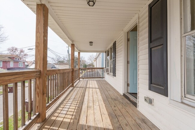 Building Photo - MOVE IN READY 4 Bedroom in Chesapeake!