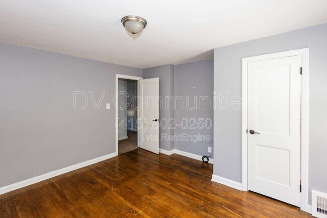 Building Photo - 4871 Oakland Dr