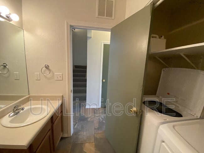 Building Photo - 1324 E Chubs Way