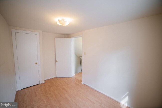 Building Photo - 1305 N Lawrence St