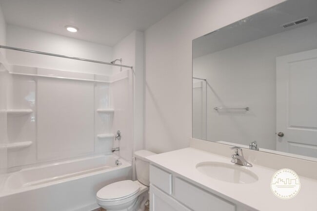 Building Photo - 3-Bed 2-Bath Townhome In Spanish Fork With Luxurious Amenities!