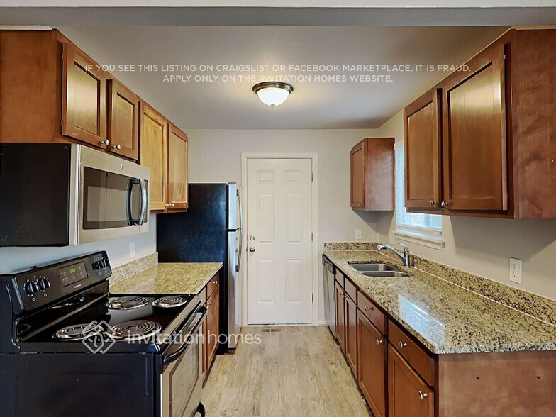 Building Photo - 17525 E Union Dr