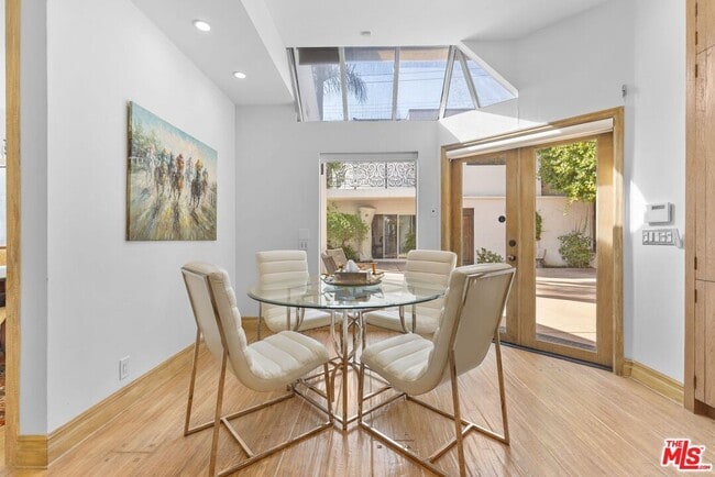 Building Photo - 605 N Hillcrest Rd