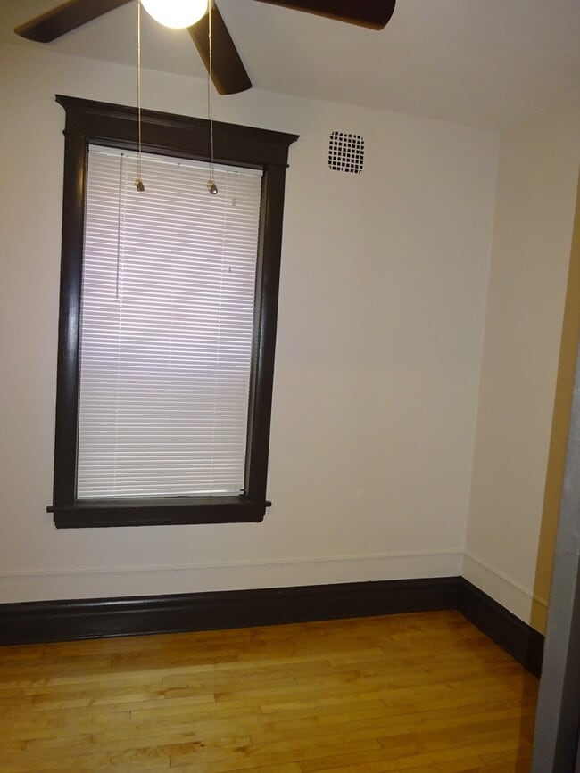 Building Photo - 2602 W 22nd Pl