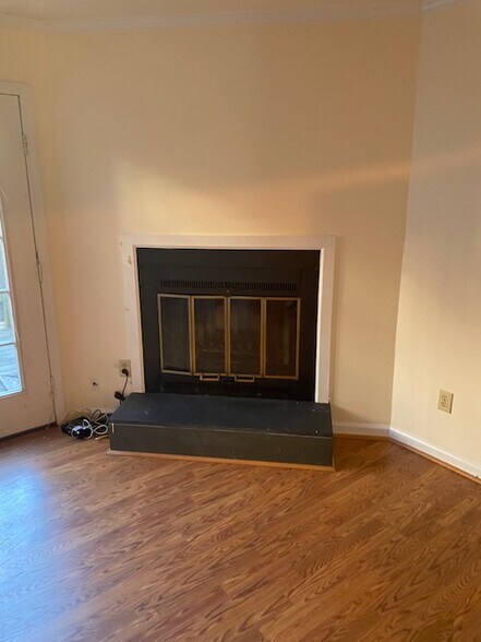 Building Photo - 1174 N Vermont St