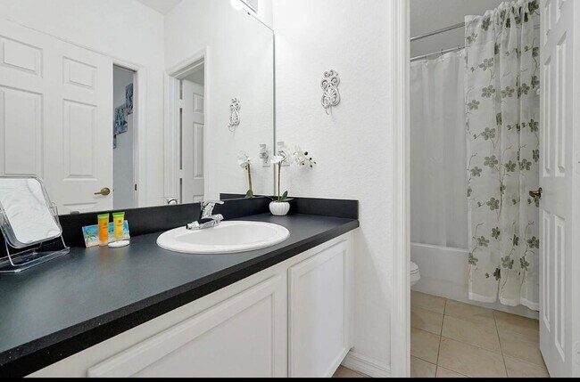 Building Photo - Stunning Fully Furnished and Decorated home in Davenport with Private Pool!