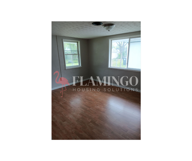 Building Photo - Comfortable 2-Bedroom Home with Garage & S...